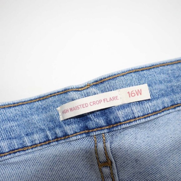 Levi's Women's High Waisted Crop Flare Jeans Size 16W Light Blue Red Tab Denim - Picture 3 of 7